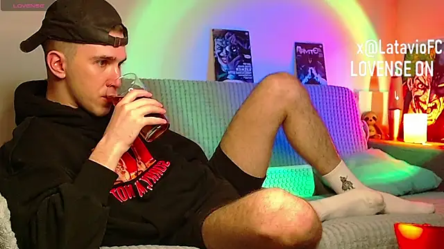 Midnighter_ Webcam show