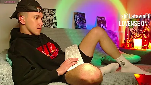 Midnighter_ Show in webcam
