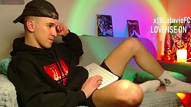 Midnighter_ webcam show