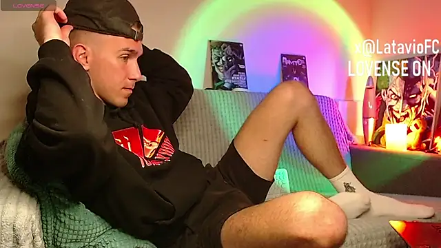 Midnighter_ Show in webcam