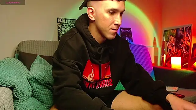 Midnighter_ Show in webcam