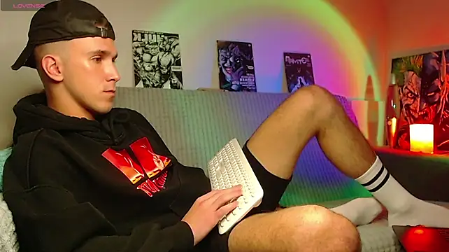 Show modela Midnighter_ na web-kameri