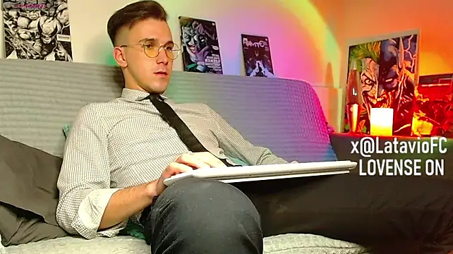Midnighter_ Show in webcam