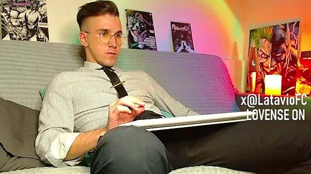 Midnighter_ Show Webcam