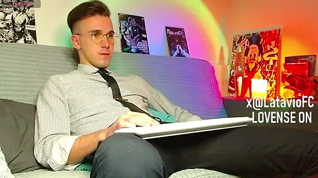Midnighter_ Show in webcam