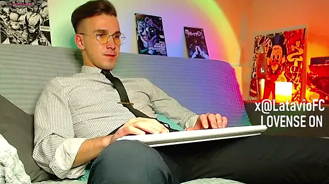 Show modela Midnighter_ na web-kameri