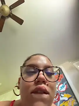 הופעת וובקאם של QueenNuttCollector