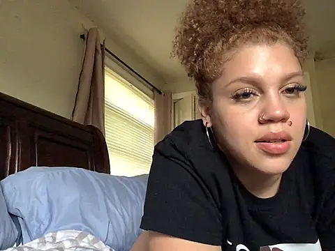 QueenNuttCollector Show Webcam