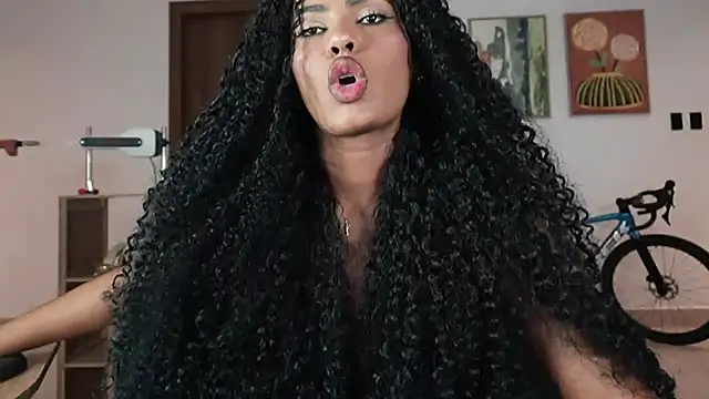 הופעת וובקאם של HOTBLACKANDWHITE2