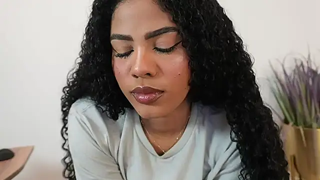 HOTBLACKANDWHITE2's Live XXX Chat