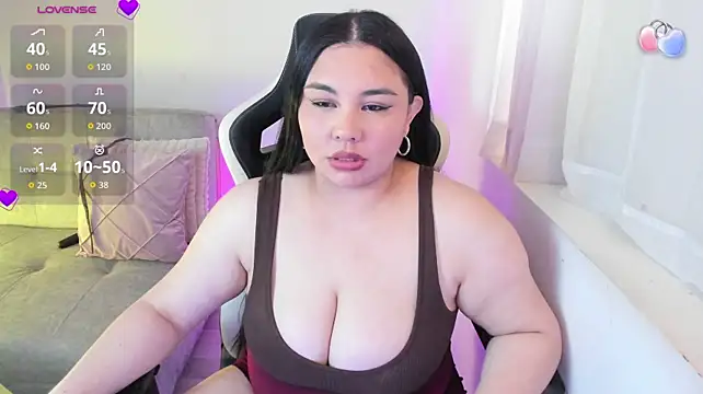 Show modela ambar-wells na web-kameri