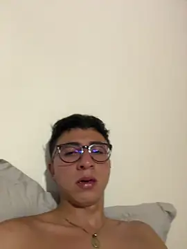 CamiRojas_boy 网络视讯表演