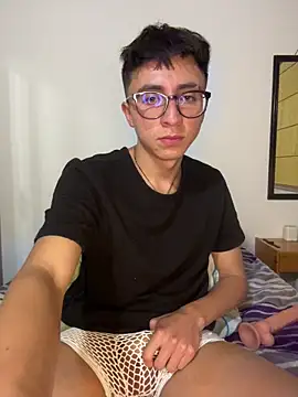 CamiRojas_boy 网络视讯表演