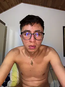 Show modela CamiRojas_boy na web-kameri