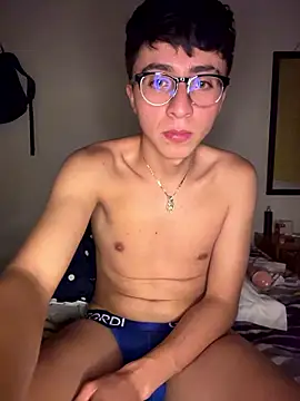 CamiRojas_boy Adlı Modelin Web Kamerası Şovu
