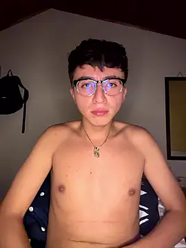 CamiRojas_boy 网络视讯表演