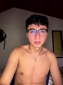 CamiRojas_boy Adlı Modelin Web Kamerası Şovu