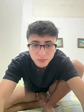 CamiRojas_boy 网络视讯表演
