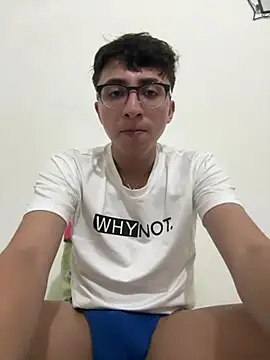 CamiRojas_boy: διαδικτυακό σόου στην κάμερα
