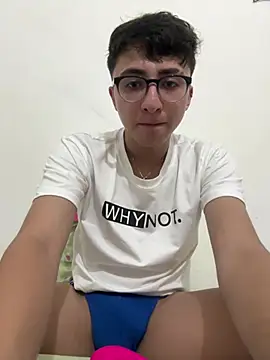 CamiRojas_boy: διαδικτυακό σόου στην κάμερα