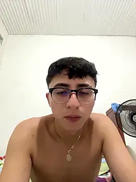הופעת וובקאם של CamiRojas_boy