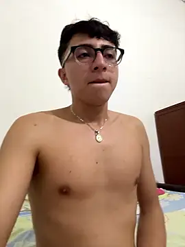 CamiRojas_boy 网络视讯表演