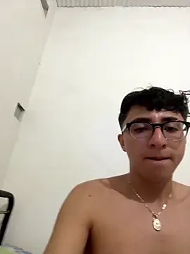 CamiRojas_boy: διαδικτυακό σόου στην κάμερα