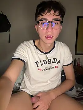 הופעת וובקאם של CamiRojas_boy