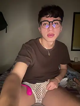 Show modela CamiRojas_boy na web-kameri