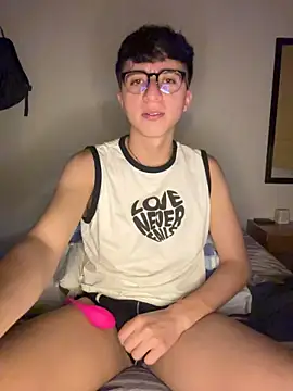Pokazy przed kamerką – CamiRojas_boy
