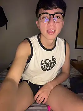 Show modela CamiRojas_boy na web-kameri