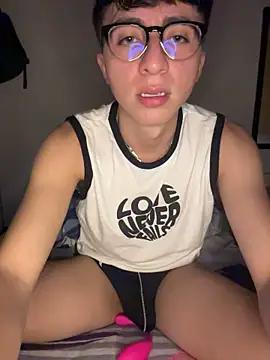 CamiRojas_boy Adlı Modelin Web Kamerası Şovu