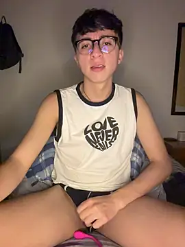 Pokazy przed kamerką – CamiRojas_boy