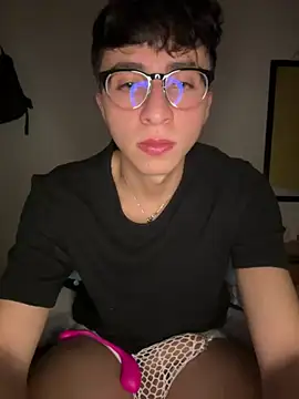 Show modela CamiRojas_boy na web-kameri