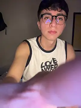 Show modela CamiRojas_boy na web-kameri