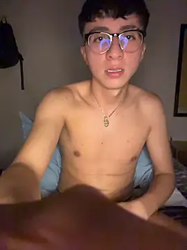 הופעת וובקאם של CamiRojas_boy