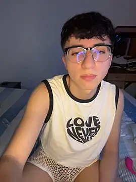 Show modela CamiRojas_boy na web-kameri