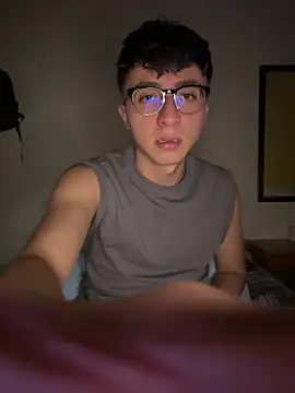 הופעת וובקאם של CamiRojas_boy