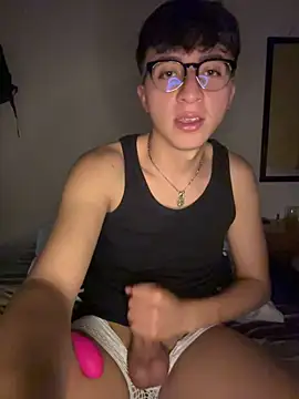 Show modela CamiRojas_boy na web-kameri