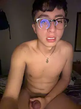 Pokazy przed kamerką – CamiRojas_boy