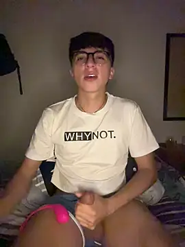 הופעת וובקאם של CamiRojas_boy