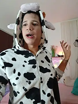 Ariel_Femboy_ 网络视讯表演