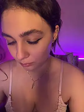 Your_insomniya live XXX chat