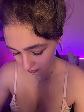 Your_insomniya's Live Chat Room