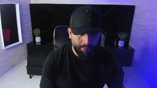 jhon_bear03 XXX чат на живо