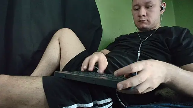 sweet_cock28 Show in webcam