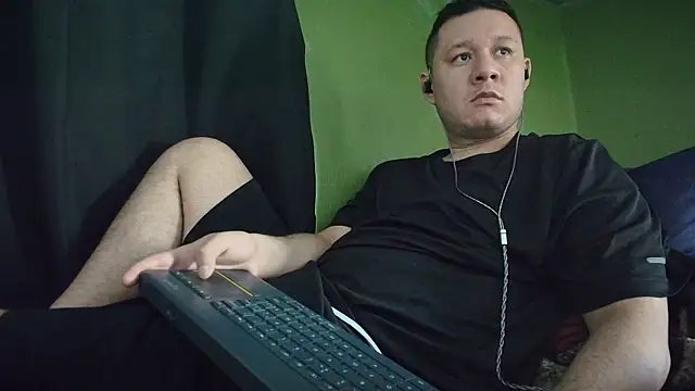 Pokazy przed kamerką – sweet_cock28