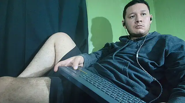 Pokazy przed kamerką – sweet_cock28