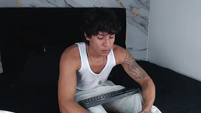 MaximilianRoth Webcam show
