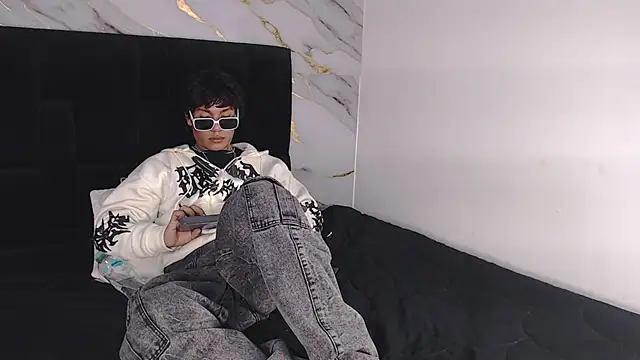 MaximilianRoth webcam show